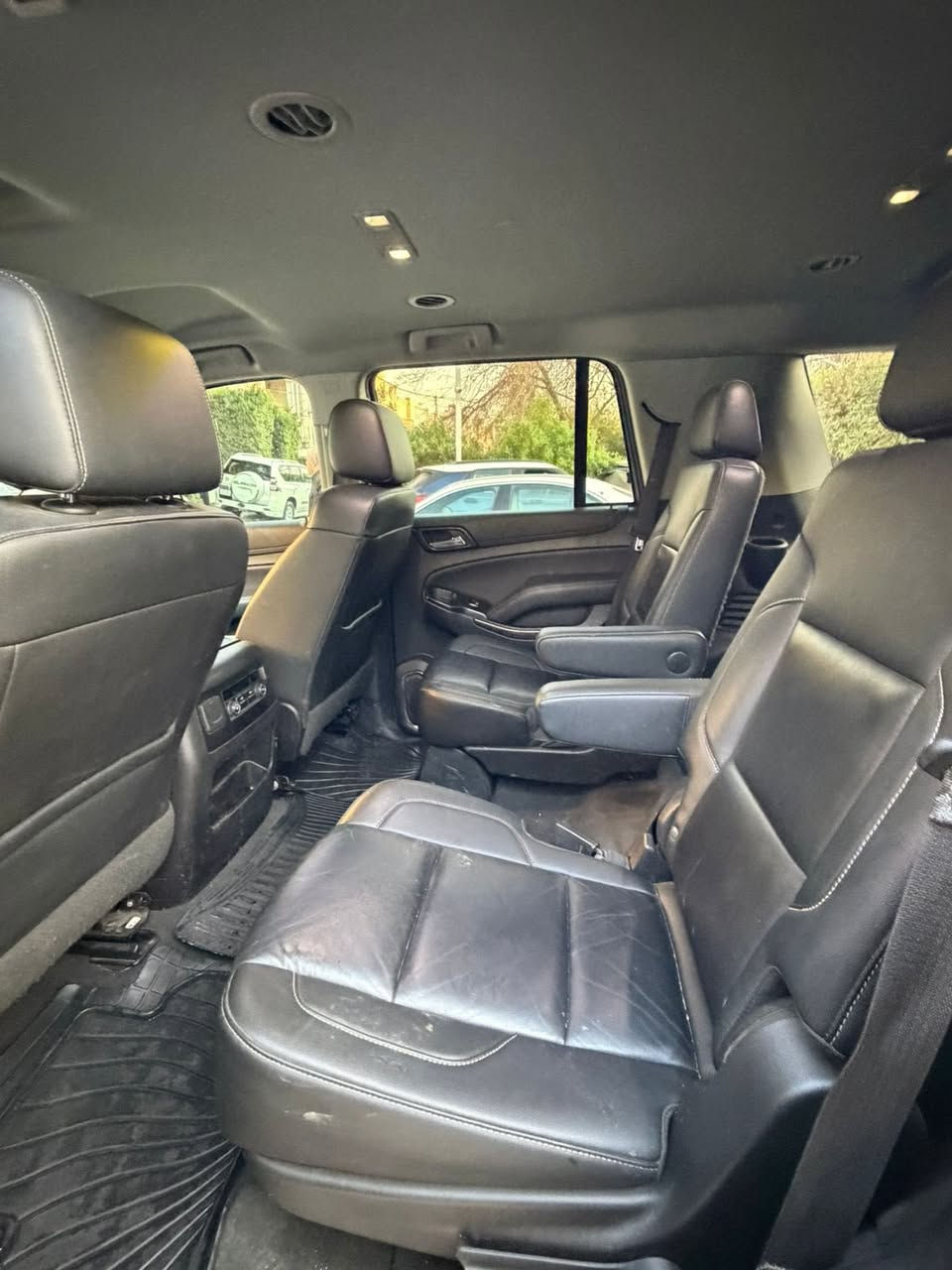 Tahoe 2019 LT V8

شێڤرۆلێت تاهۆ LT ی 2019 SUV قەبارە تەواو، کە بزوێنەرێکی 5.3 لیتری V8 بە توانای 355 ئەسپی و گیربکس ئۆتۆماتیکی 6 خێرایی و 4WD بەردەستە. کورسی 8 سەرنشین و کورسی پێشەوەی چەرم و 9 بڵندگۆی Bose و دەرگای کارەبایی تایبەتمەندییە سەرەکییەکانی سەلامەتی بریتین لە ئاگادارکردنەوەی بەریەککەوتنی پێشەوە، یارمەتیدەری 
هێشتنەوەی ڕێگا و برێکی ئۆتۆماتیکی خێرایی نزم.

سبوع ٤ پارچە 
دەرگای  سەیاق و سەکن 
هاردوو چەمەلاغی لای پیشەوە بی ناو گرتن 

رەقەم دوبەیا  سەنەوی دوبەی لەگەلە 
ئەوراقی  دەخیل بوونی لە عراق بی  موشکیلایەو 
بە شەرتی مەدنی 

گیرو مەچێنەی و کارەبای  بەشەرت 

شوین سەیارەکە لە (هەولیرە) 
بۆ زانینی نرخ 
***********
***********
