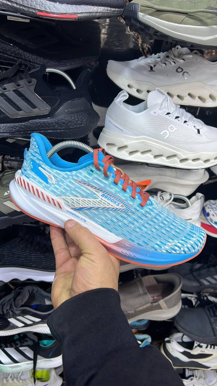 بروكس اورجنال غير مستخدم قياس 42 طول القدم 27 سم للاستفسار واتساب وبعد اكو موديلات من قياس 37 لحد قياس49 
 ***********
