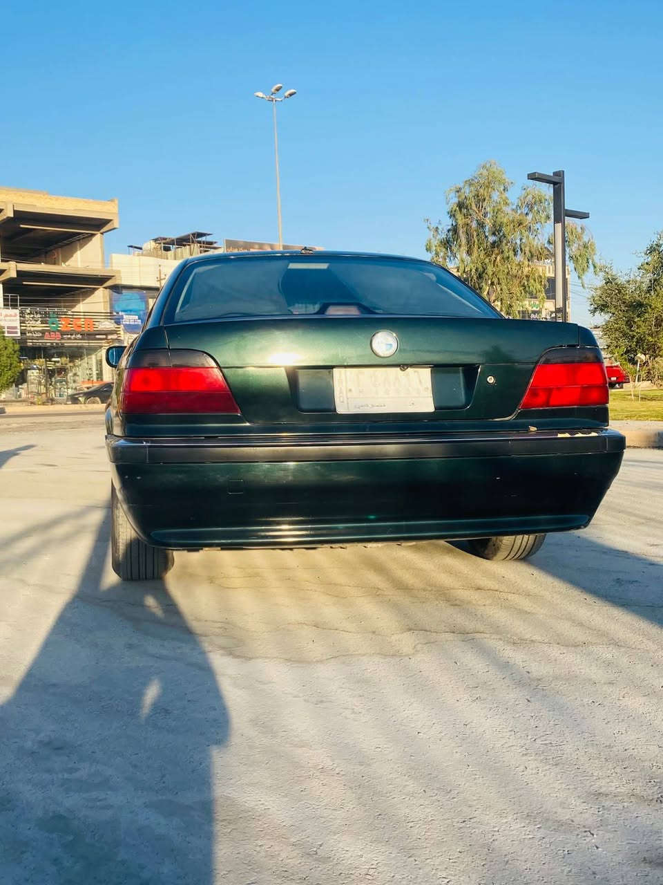 السلام وعليكم 
على بركة الله 
للبيع
BMW 740 كاسحة 
موديل 2000 بلادي 
رقم بغداد تحويل ثاني يوم
فول 
تبريد قطعتين
تخم تاير 
8 سلندر
منضومه غاز 
منضومه زنون عالي ناصي 
صدر 70%
السعر 88 وبيها مجال 
وترهم مراوس حسب القناعه 
وذا اكو بيكم هم اراوس 
مكان السياره بغداد ابوغريب 
اتصال
***********
