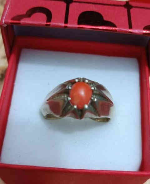 مرجان تونسي طبيعي صياغة وحجر قديم سعر القطعة ٣٠ ألف دينار....تصفية .... تواصل خاص واتساب ***********
