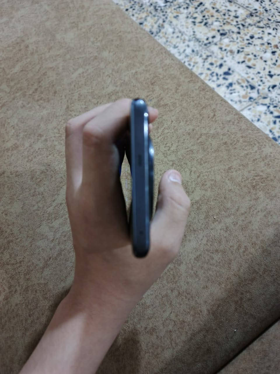 السلام عليكم ورحمة الله جهاز realme 11 pro 5g 256/16 جهاز مفول معالج داسمنستي 7050 5g جهاز كامل ملحقاتة كارتون شاحنة كفر جهاز مفتوح ممبدل بيه شي بس انفتح الضهر علمود الزك القبق مال كامرة وشوي شخوك بل جامة ومماثر ابد جهاز خير من الله شحنة كلش زين ما متعوب مال بيت واستخدام خفيف الجهاز بس هاي مال قبق اعرف بس اخذتة هيجي بس ماعرف اذا كان مبدل بيه شي لان اخذتة هيجي ب 310 بصمة بل شاشة سرعه 0.5 بصمة شاشة كلشي شغال المكان بغداد حي العامل لايوجد توصيل الرقم *********** التلفون سعرة 220 بيه مجال
