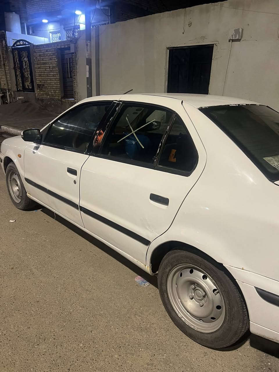 السلام عليكم سمنت2012 تبريد ثلج  كير مكينه مسجل سماعات تخم تاير حداديه شغل وطلع خير من الله سياره نضيفه وناعمه سنويه 2030 راعيها موجود بل بصره تحويل وكاله حسب الرغبه *********** مكاني البصره سعر 43 وبيها مجال
