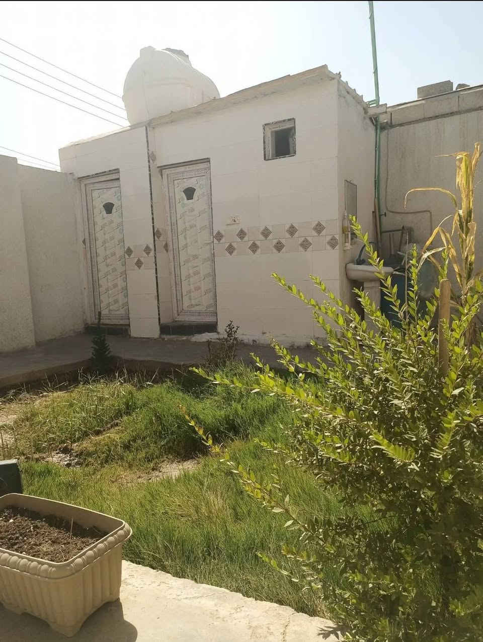 بيت زراعي  للبيع مساحه 130 متر السقف سندويش منطقة تبليط مجاري كافة الخدمات بيت كله كاشي وصالة سيراميك وحمام وصحيات داخل وخارج كله سيراميك العنوان قرب فلكة سلمان باك مقابيل حي التأميم الاتصال ‏‪***********‬‏

هذا بي واتساب (((***********)))
