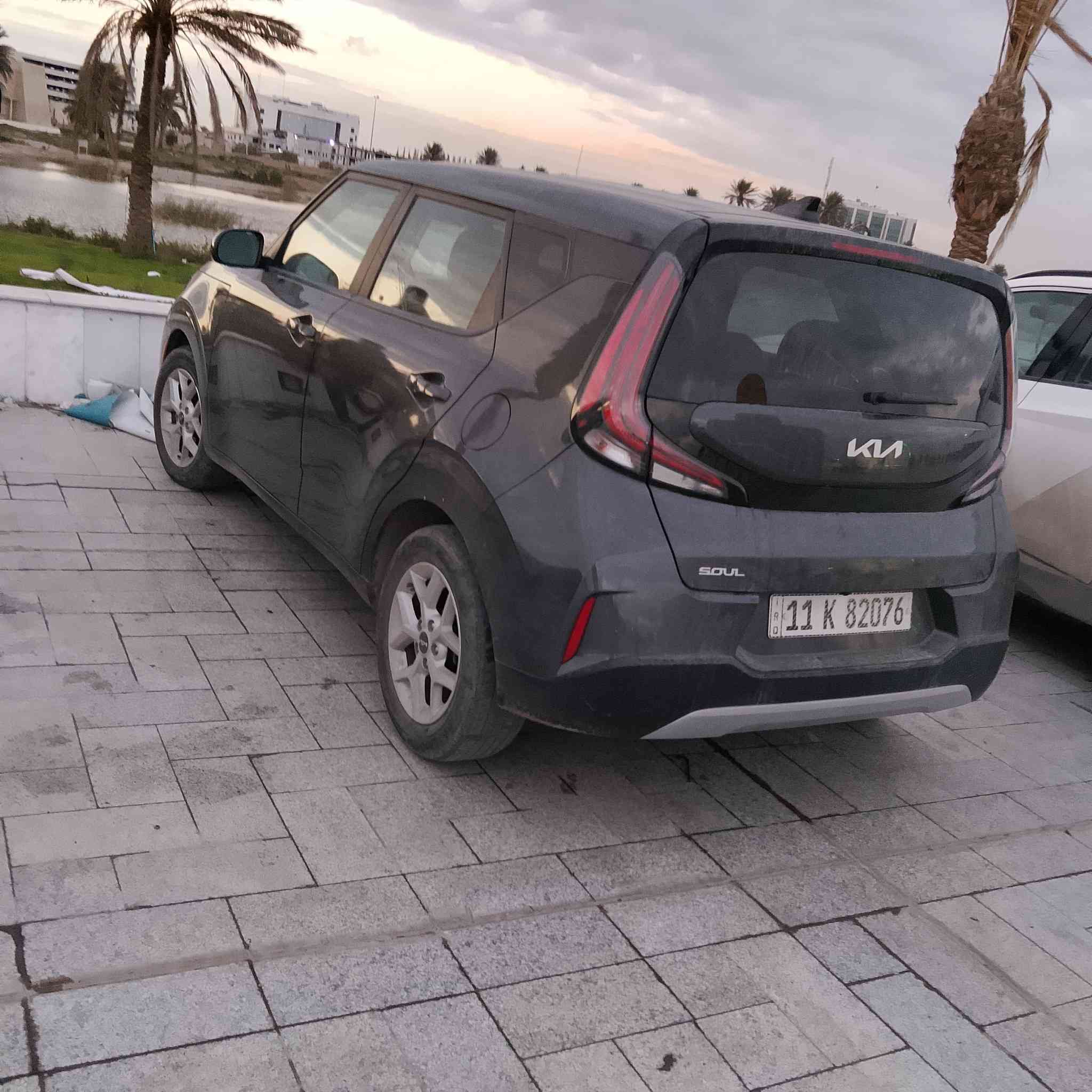 كيه صول
الموديل :: 2024
لون :: فيلي
_________
مواصفات
1: تحكمات ستيرن 
2:تحديد مسار 
3 : مانع تنزلاق
4 : اطفء ذانتي 
5: شاشه كار بلي
6 : تعدد مود درايف
7 :كامره دواوه
8 : لايت لد
9: مثبت سرعة 
10: حساسات جانبيه
11: حساسات امامي 
12: حساسات توقف مافي
13 : إشارات ترحيب عند التشغيل
14:   ٫٫٫٫٫٫٫٫٫٫٫٫٫
____________
حادث جاملغ امامي فقط مبدل 
السعر :: 173$. بيها مجال 

***********
