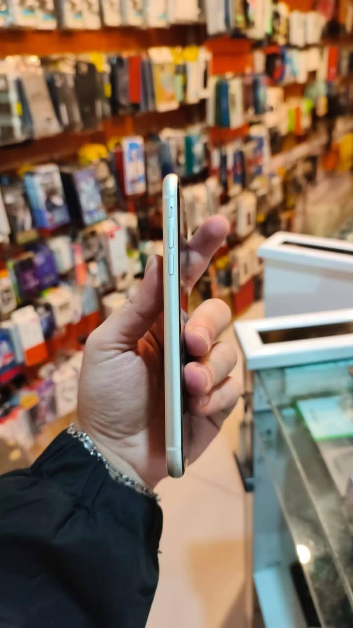 128 دبل سيم كل الجهاز بلادي بس بطاريه مبدل وفيس ايدي متوقف بسبب التحديث جهاز نضيف جدا ***********
