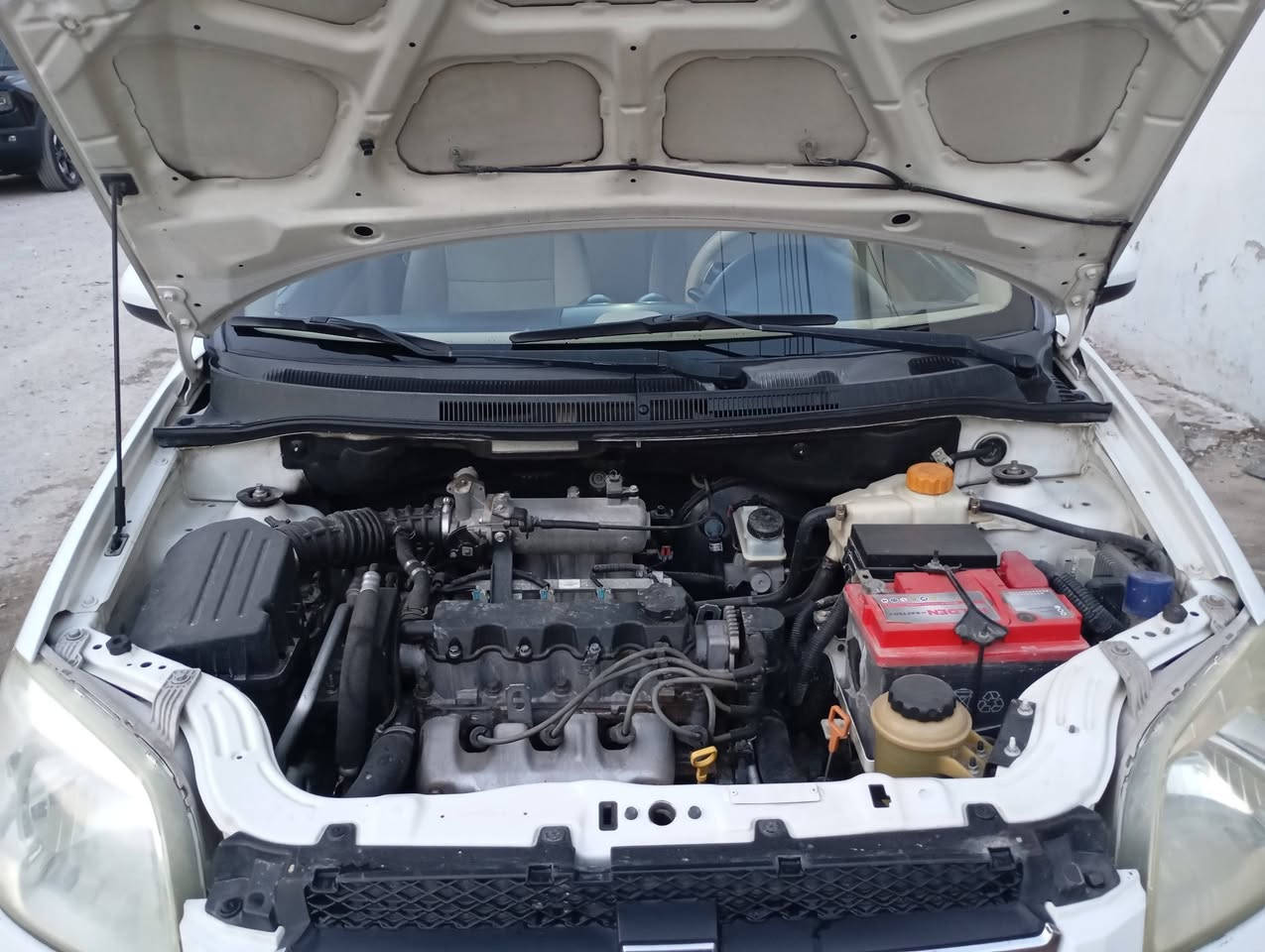 سلام عليكم افيو موديل 2011 محرك فل كير أوتوماتيك اربع جام كهربائي مرايه كهربائي رقم جديد انكليزي شرط تحويل سيارة  جديد بدون ضرر  سعر 78 بي مجال بسيط ***********
