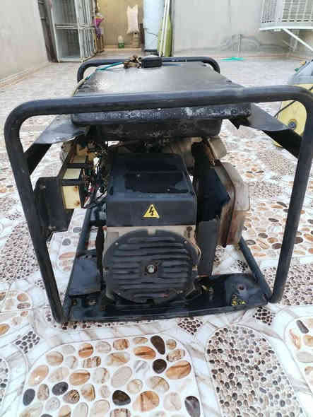 مولد ياباني 20 امبير شغال سعرة 200الف ***********
