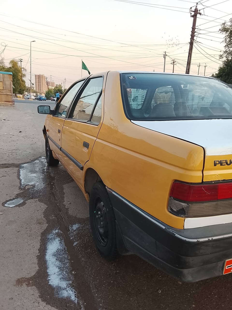 السلام عليكم من رخصت الادم بيجو روئ مديل2009كير ومكينه تبريد ثلج كشر كله مكفول تخم تاير صدر كله جديد لا تنقيص ولا تبخير كهربائيات كلها شغاله السياره بعد احلا من الصور سنويه ل30 هئا مصفره ربع ما عليها تحويل ثاني يوم رايدها ب27 وبيها مجال بصيط مكاني بغداد البياع قرب الشهداء وهذا رقمي ***********
