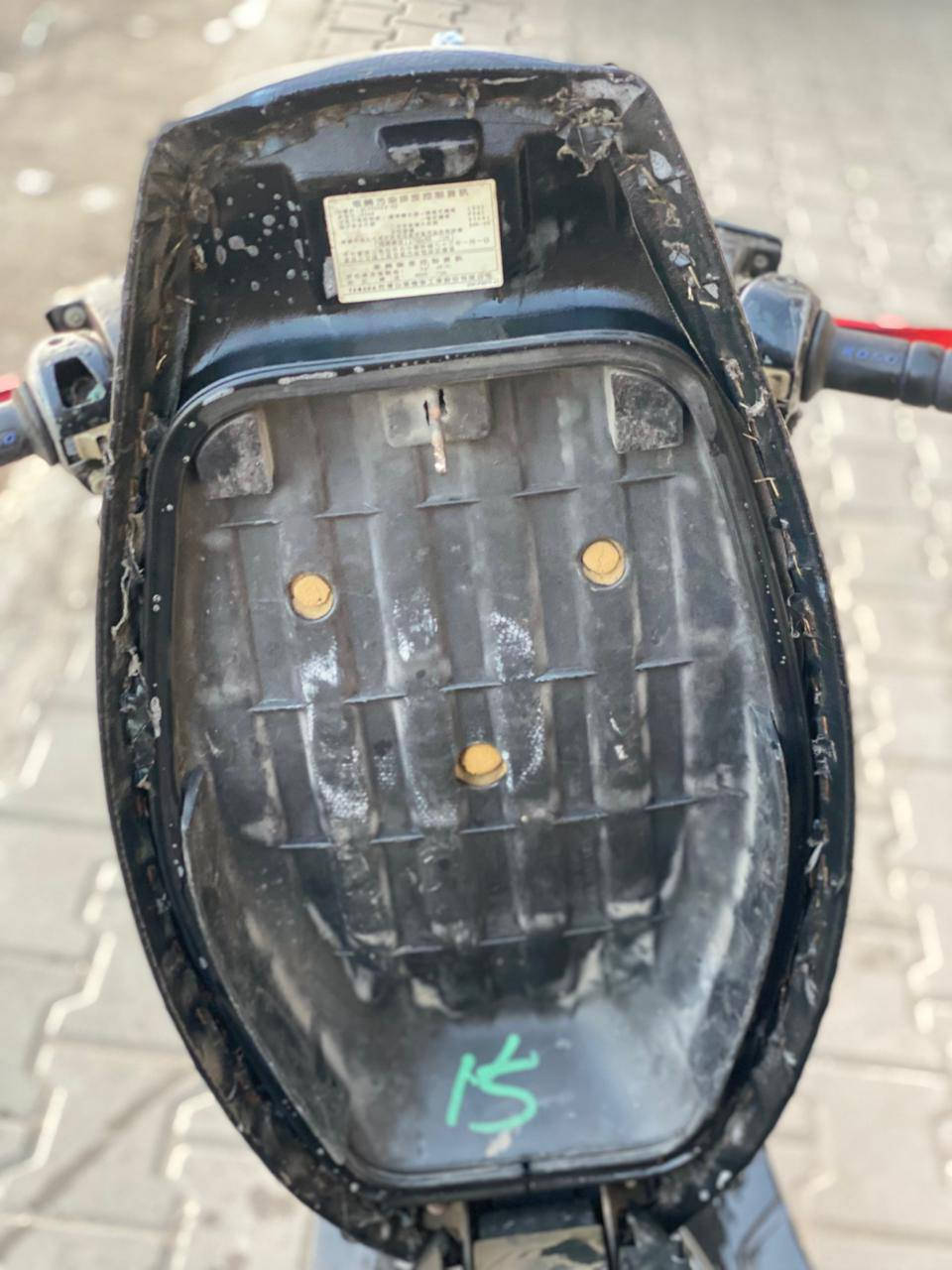 سلام عليكم 
ماكس عدله 2007
ما مفتوحه
وياله نجمه
فج رياضي 
يدات رياضي
صرنصه عدي كاتم وعدي fm 
لايت و  اشاير اشاير شغالات
بنز جديد 
سعرها 450 وبيها مجال بيع مستعجل 
***********
