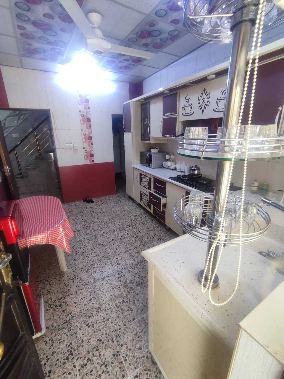 دار للبيع في حي المشراق اتجاه قبله المساحه 263 الواجهه 10 طابق ونصف
يحتوي الطابق الاول على 2غرف نوم وصاله واستقبال ومطبخ وصحيات 
الطابق الثاني غرفة نوم وهول وصحيات 
للا ستفسار الاتصال على الرقم 
***********
***********
السعر ٣٥٠ مليون وقابل للتفاوض 
تحويل مباشر من صاحب الدار
