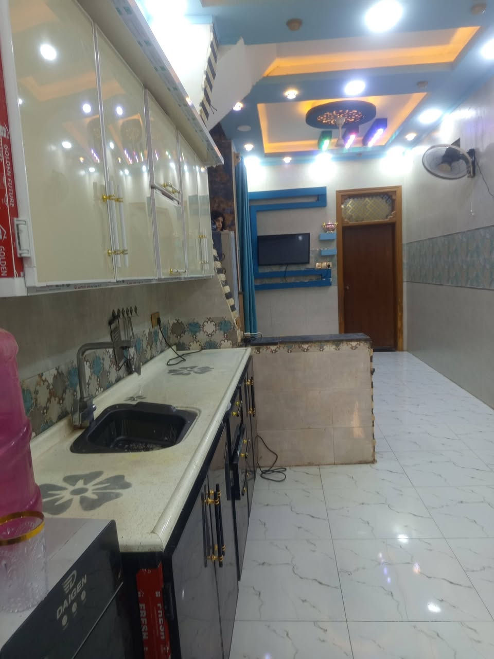 بيت طابق ونص ١٠٠ متر شارع جامعة الكفيل مطلوب لمصرف لاسكان تسديد ٢٣٠ مطلوب ٣٦ البيت فول ابناء جناي للاستفسار الاتصال بالرقم ***********
