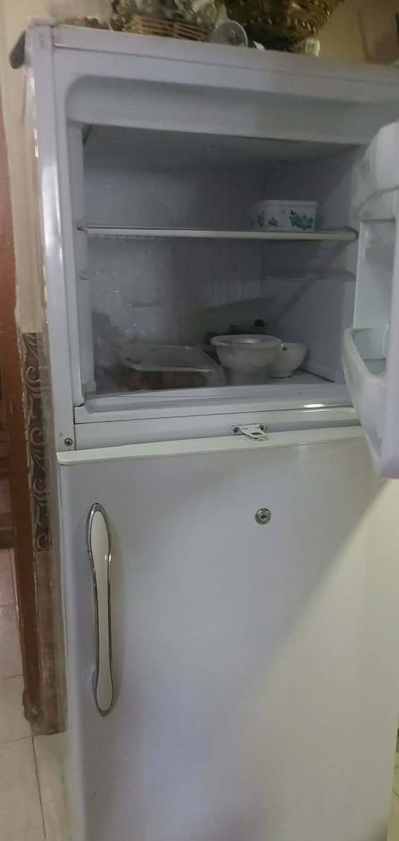 السلام عليكم ثلاجة للبيع السعر 150 الف دينار وبيها مجال الاستفسار خاص او على الرقم ***********
