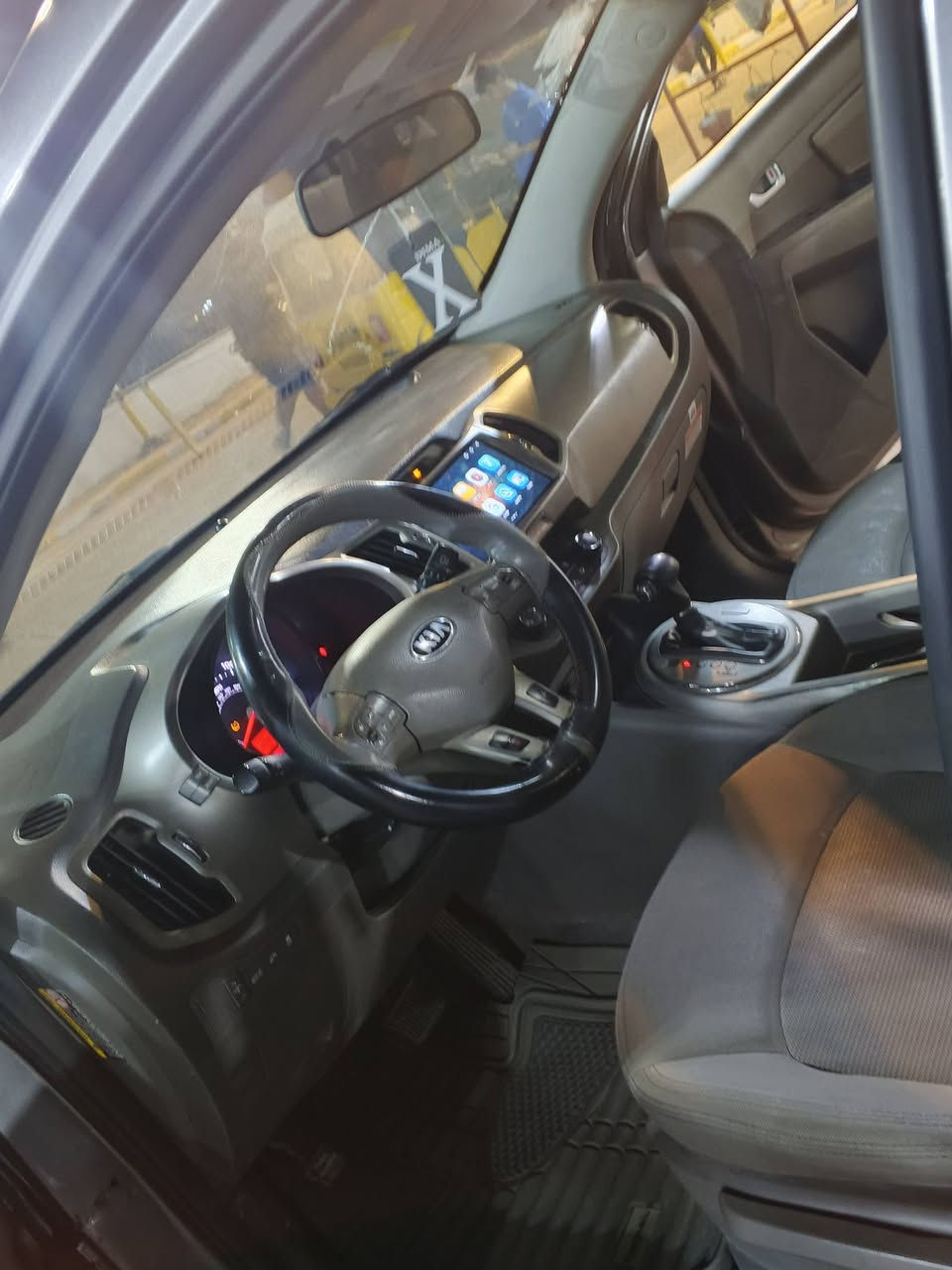 السلام عليكم اسبورتج 2016 أمريكي 2400 بيها جاملغ وبنيد وباب صبغ السيارة جاهزة من كل شي مكينة كير حدادية كفالة تايرات جدد السيارة حلوة سعر 145ورقة 
للستفسار اتصل *********** مكاني بغداد
