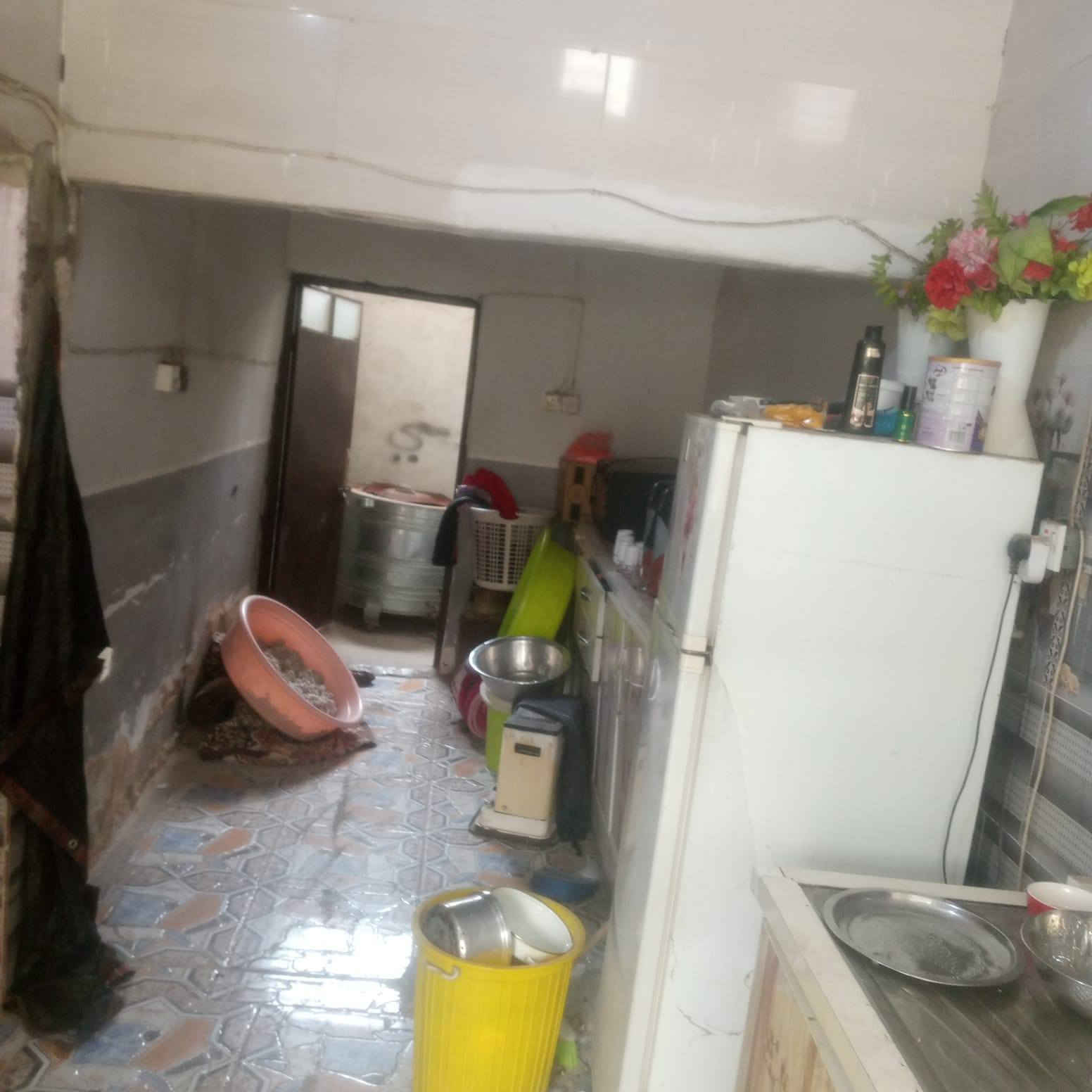 يالله سلام عليكم دار للبيع بغداد المدائن منطقه الحضاريه مساحه ١٠٠ متر يتكون الدار من غرفة نوم وصاله استقبال مطبخ السقف صب ارضيه بور سلين جدران سيراميك كما واضح في الصوره زراعي على قرار ٢٥ خدمات كامله تبليط كهرباء ماء مجاري رئيسيه مال شارع وبسعر جدا مناسب لغرض ضرف ٣٠ وبي مجال للاستفسار الاتصال على الارقام *********** أو *********** وات ساب
