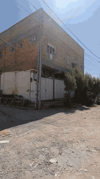 الحسينيه سكلات • ٢٠٨م • دار وبناية ومحلات