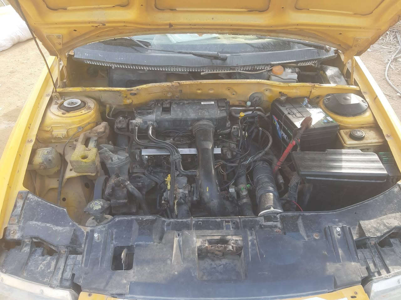 سلام عليكم سمند موديل 11 لون اصفر ناطقها شغال مكينه بلادي ونظيفة  لا تنقص ولا تبخر (فقط مبدل كازكيت بيها )
كير عادي سلف دينمو لايتات شغاله دبل اشاير سياره مال  عيشه  تشغل وتطلع بلاديه ماملعوب بيه السعر 15$ونص قفل مكان السيارة الشطرة رقم السيارة احمر وسنويتها موجودة راعيها بالدواية   للتواصل 
***********
