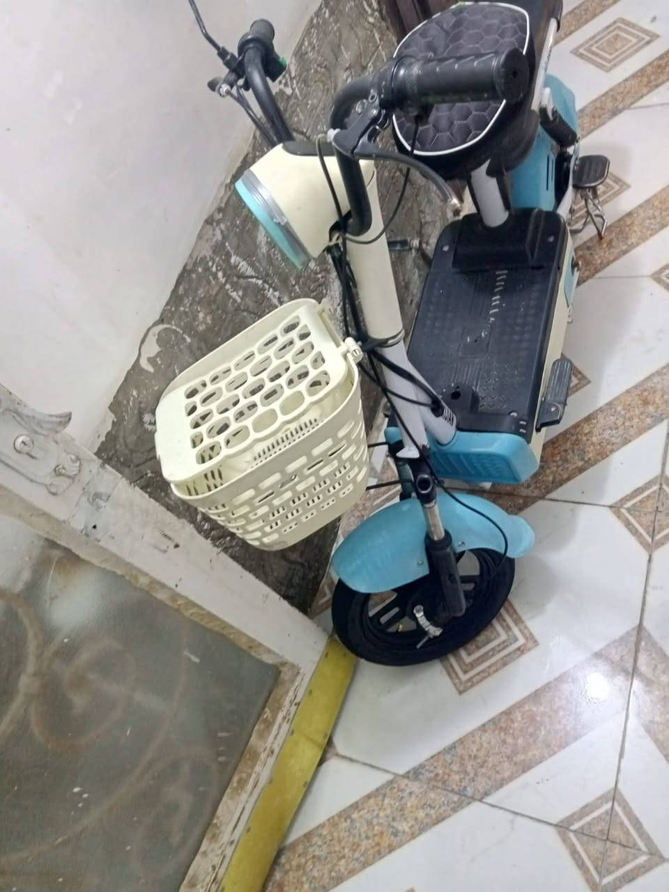 سلام عليكم دراجة شحن للبيع السعر250 شغاله ما ناقصها برغي شاحنه شغاله 4 بطاريات مكاني النجف الاشرف مقابل قريه الغدير يم مدرسه در النجف رقم التلفون 
***********
