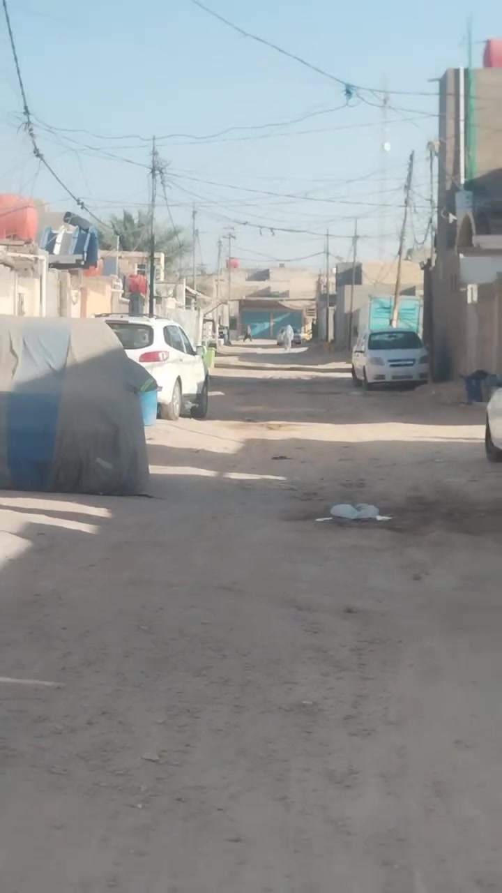 سلام عليكم دار للبيع ١٢٠م
بناء بلوك سقف صب اساس صب
كاشي سيراميك فول البيت جاهز للسكن جديد
غرفه صاله استقبال ومطبخ جبير مع حمامات داخليه وخارجية شارع المطار القديم قريب عل الشارع العام
السعر ٣٥ وبيه مجال للشراي للتواصل *********** مكتب الساقي للعقار
