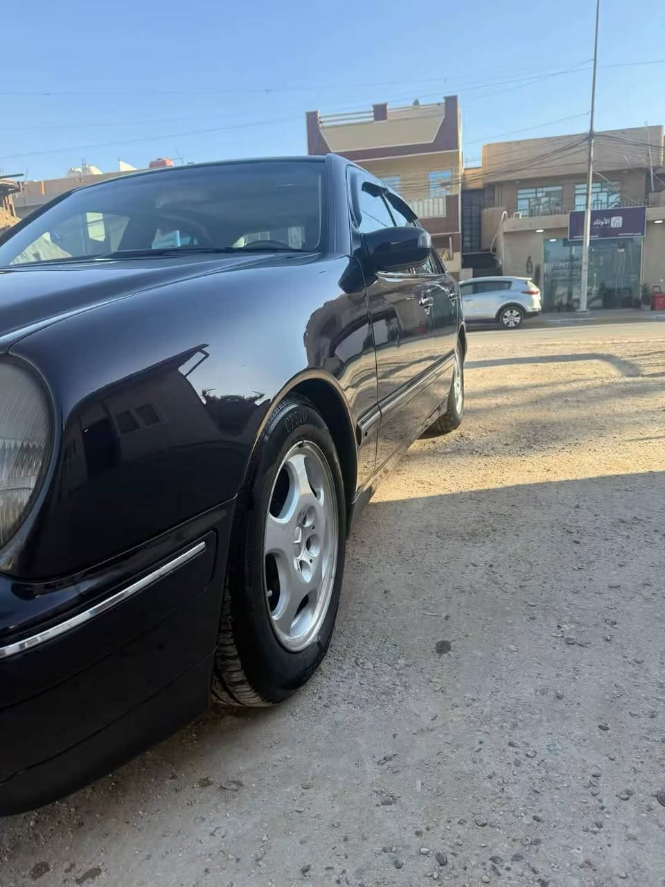 السلام عليكم من رخصه الادمن للبيع مارسدس 2000 محرك320  Vبلادي 6 سلندر افنكارد كير تبريد كله سليم صدر امامي خلفي باتري جديد السياره مصبوغه عام 
السعر 110 وبيها مجال بصيط 
العنوان بغداد الكريعات 
رقم الهاتف ***********
