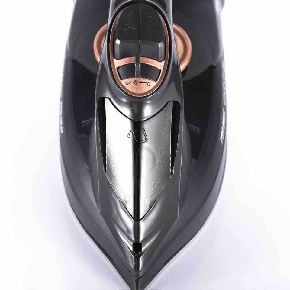 مكواة لاسلكية متطورة…كي اسرع بدون فوضى!
استمتع بحريّة الحركة مع تصميم لاسلكي بالكامل وقاعدة شحن ثابتة 
رأس دقيق يوصلك لأصعب الزوايا مثل الياقات والأكمام،مع قاعدةسيراميك تنزلق بسهولة بدون اي التصاق 
/بخار عامودي قوي للملابس والستائر 
/وظيفة تنضيف ذاتي لأطالة عمر الجهاز 
/خزان220ml
/قوة 2200واط-تسخين خلال 30 ثانية فقط 
/3مستويات بخار +منظم حرارة لكل انواع الأقمشة 
/نظام مانع للتنقيط لضمان كي نظيف بدون تسريب 

جاهز تخلي ملابسك مرتبة خلال دقائق 💯
35/الف مع التوصيل 
واتساب/***********
