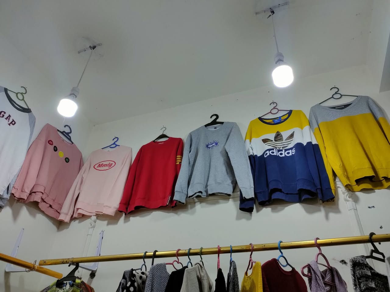 اللهم صل على محمد وال محمد
جمعه مباركه عليكم يارب 
تخفيضات تخفيضات 🔥🔥🔥🔥 
اليوم وباجر لحكو حبايب تصفيه
قمصلة رجاليه شبابيه سعر القطعه الف 
بلوز رجالي شبابي ونسائي بالف
سويتر حلقه رجالي نسائي الف
بجامه رجاليه شبابيه الف
تيشيرت بهاري هاينك نسائي نسائي الف
كوتات نسائيه بناتيه قطعتين بخمسه
ملابس اطفال 500
ربطات ستن وقماش باله شرط النظافه سعر القطعه الفين كل 3 قطع بخمسه 
عنوان المحل شارع 60 مقابيل جامع اهل البيت ع


**إذا كنت صاحب هذا الإعلان وتريد حذفه لأي سبب، رجاءا أرسل رسالة إلى الدعم الفني**