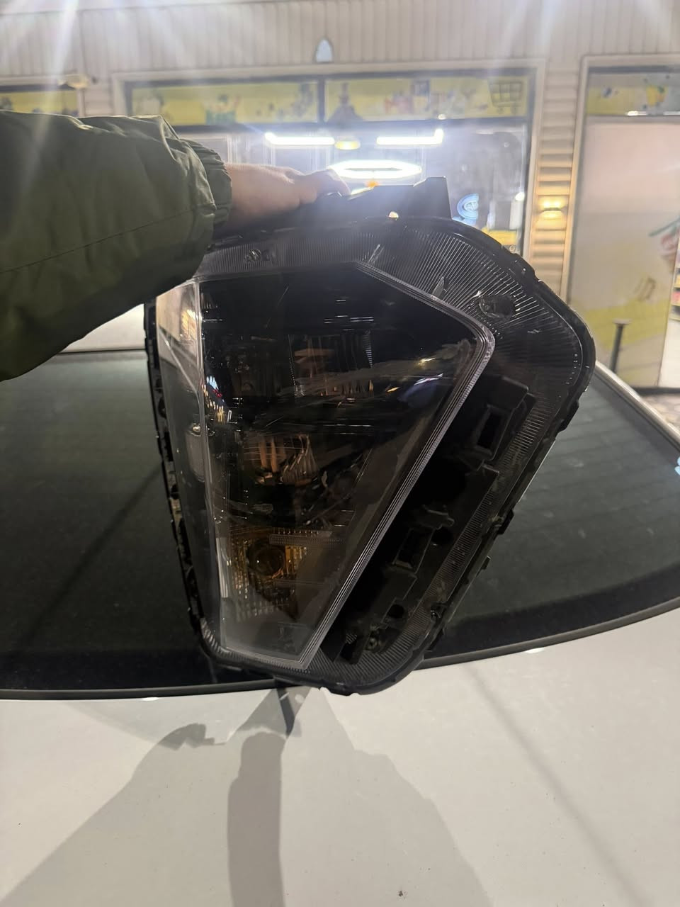 لايت كونا جه الصدر جديد وشغال بدون اي كسر ب100 الف تكدر تستفاد منه تاخذ مازده او اي شي منه متوفر توصيل ***********
