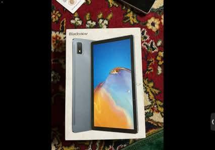 سلام عليكم 👋
*مواصفات Blackview Tab 12:*

*الشاشة:* 11 إنش IPS FHD+ بدقة 2000x1200، حواف رفيعة  
*المعالج:* Unisoc Tiger T610 ثماني النواة  
*الرام:* 4GB + 3GB رام افتراضي = 7GB 
*التخزين:* 64GB + يدعم كارت ميموري لحد 1 تيرا  
*النظام:* أندرويد 12  
*الكاميرا الخلفية:* 13 ميكا بيكسل  
*الكاميرا الأمامية:* 8 ميكا بيكسل  
*البطارية:* 8800mAh شحن سريع 18W، تبقى يوم كامل  
*الشبكة:* يدعم شريحتين 4G + مكالمات صوتية  
*المميزات:* بصمة جانبية، وجه، منفذ سماعة 3.5mm، منفذ Type-C  
*الملحقات جهاز:* شاحنه + كيبل+ كفر + كارتون مالته

 الجهاز للدراسة والمسلسلات أو يشغل ببوبجي ٤٠ فريم 

رايده  150$


**إذا كنت صاحب هذا الإعلان وتريد حذفه لأي سبب، رجاءا أرسل رسالة إلى الدعم الفني**
