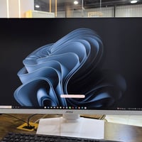 للبيع شاشة msi 4K UHD استخدام شهر  مواصفات  هذه شاشة ألعاب MSI MAG 274...