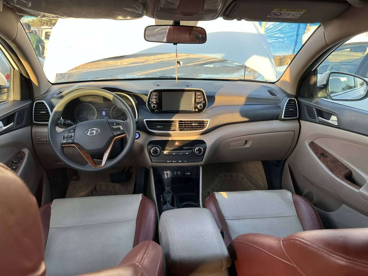 السلام عليكم للبيع هونداي توسان 2019 خليجي مكفوله كفاله عامه مكينه 2000 مامفتوحه تبريد ثلج حساس امامي وخلفي شاشه كامره مري شفط بصمه كشن كهرباء جلد لونين ماشيه 59 الف رقم بابل باسمنه تخم تاير جديد السعر ب208 وبيها مجال للاستفسار الاتصال على الرقم *********** مكان السياره بابل حله
