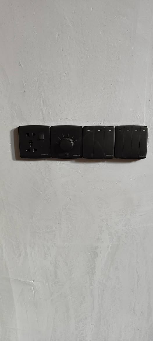 مرحبا انا فني كهرباء تاسيس دور سكنيه
بوري وسيمنز 
 وصيانه الاعطال الكهربائيه داخل المنازل

العنوان ميسان العمارة
هاتف ***********
