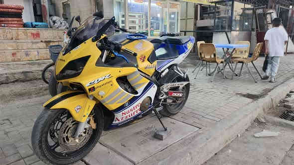 دراجه إف وراي .نوزل .2006 مكفوله. دهن كله أم زويل . مي زيتي. مري اصليات . صالنصه أم س رعب. مسويله ادامه عامه. فيت بم أصلي ألماني. تنضيف ثلاجه +بخاخات. فجوج أمامي خلفي تايرات أمامي خلفي كله بحالت شركهسعر 28 مكان بغداد حيور ***********
