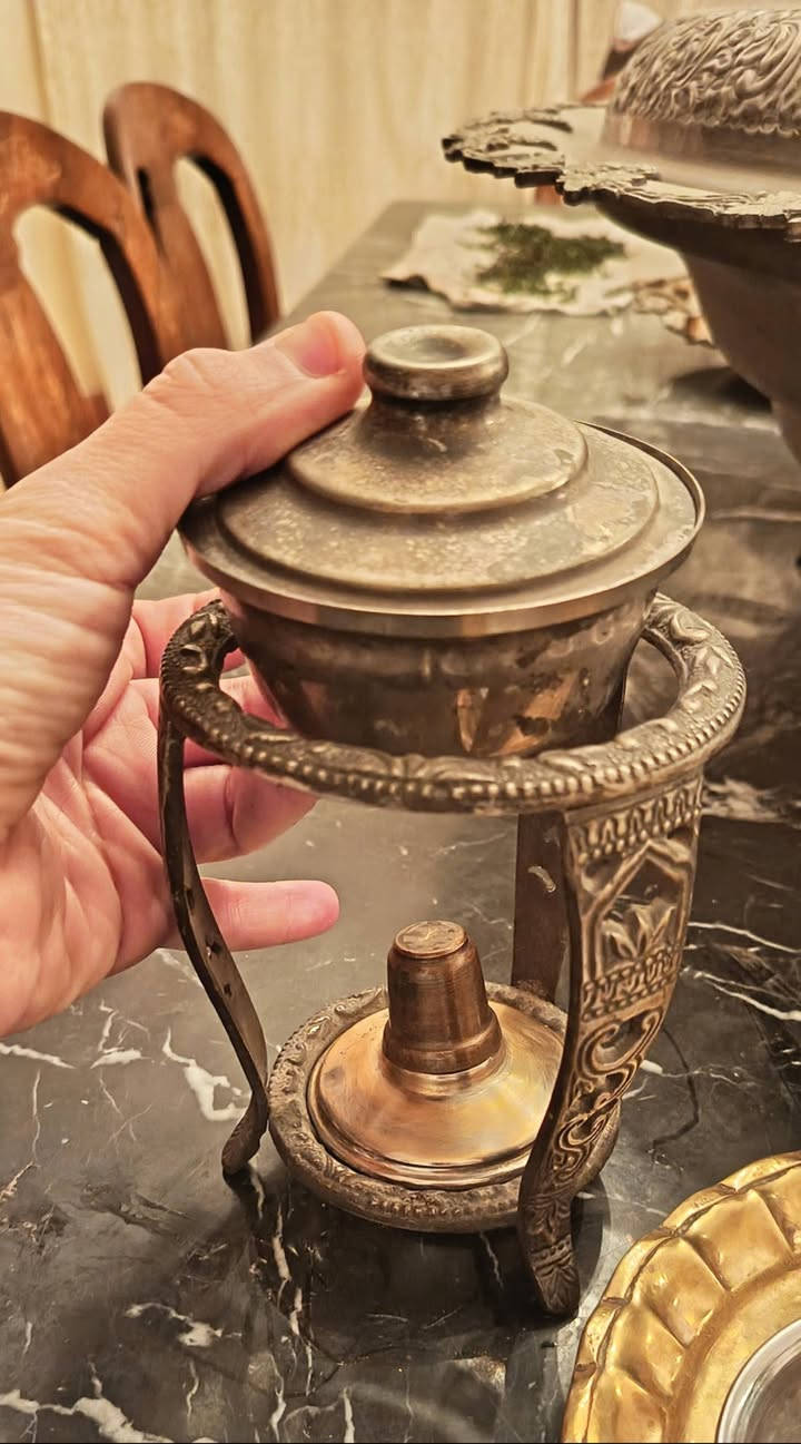 بسم الله ماشاء الله، اللهم لك الحمد حمداً لا ينفد أوله ولا ينقطع آخره، اللهم لك الحمد فأنت أهل أن تحمد وتعبد وتشكر.
...........................

رمضان كريم، يارب تفضلوا متجمعين ومتهنيين مع حبايبكم.

............................

للبيع بإذن الله:

- طقم نحاس سبرتايه بغطاها وحله وحامل نحاس، مطليين فضه عاليه جدا، تقال جدا وطعمين جدا جدا، شغل قدام أنتيك مفيش أروع ولا أجمل من كده، تحياتي،،،

................................

الحمد لله حمدا كثيرا طيبا، نحمده ونشكره على نعمه وفضله علينا.

إستمتعوا معايا، التفاصيل بالفيديو،،،،


**إذا كنت صاحب هذا الإعلان وتريد حذفه لأي سبب، رجاءا أرسل رسالة إلى الدعم الفني**