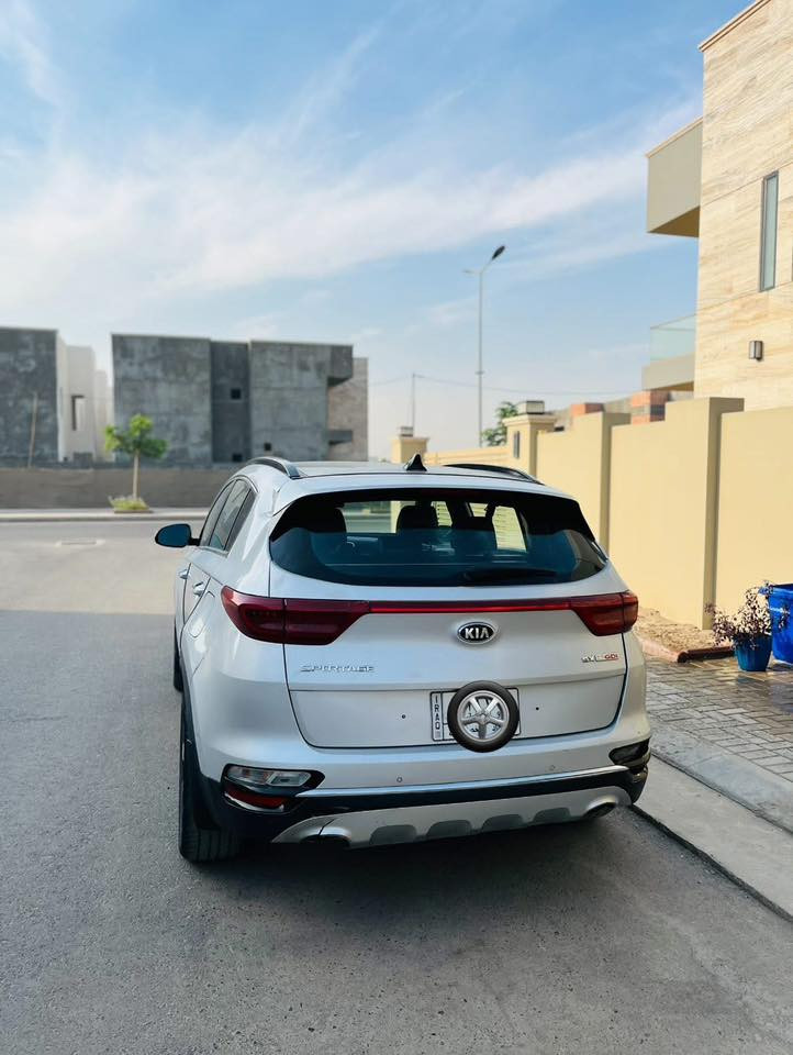 كيا سبورتج و فئة SX موديل 2021
‎اعلى فئة بالسبورتج فول مواصفات 1/1 
حادثها بدون دواخل وبدون ايرباك موضح بالصور
- حجم المكينة   2000 TURBO

-ماشيه 70 افف ميل

‎-فتحة سقف بانوراما 

‎-بصمة + بصمة ابواب 

‎-تحكم ستيرن 

‎-شفتات

‎‏-‎داخل جلد 

‎-كشنات تدفئة وتبريد 

‎-تحكم كشنات كهرباء

‎-جنطة خلفية كهرباء 

‎-ستيرن رياضي D + تدفئه بالستيرن

‎-لايتات امامي زينون + بروجكتر زينون 

‎-بك لايت LED

‎-حساسات امامية وخلفية 

‎-رادارات جانبية وخلفية 

‎-نظام قيادة ذاتيه وانحراف عن المسار 

‎-كاميرا خلفية 

‎-سستم صوت Harman Kardon

‎-شاشة Apple car play

‎-شحن Wireless 

‎-اوتو هولد Auto hold

‎-اريل نفكيتر 

‎-نظام نزول منحدرات 

‎-نظام مانع انزلاق 

‎-مثبت سرعة Cruise

‎-ثلاث انظمة قيادة ECO-NORMAL-SPORT

‎-اشاير بالمري الجانبية + مري كهرباء 

‎-مراية وسطية اوتو دم 

ملاحظة ( السيارة بيها ملاحظات يرادلها شوي ترتيبات و التبريد يحتاج تبديل كومبيسر )

للاستفسار عن السعر الاتصال ع الرقم او واتس 
***********

مكان السيارة بغداد
