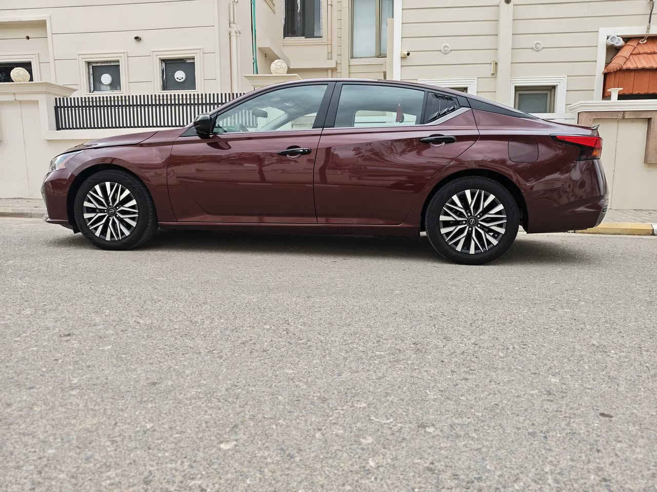 🚗 للبيع – نيسان ألتيما موديل 2023
سيارة نظيفة جداً وحالتها ممتازة، كأنها جديدة.
اللون كرزي جميل وجذاب ويعطي السيارة شكل مميز.

🔹 المواصفات:
• الموديل: 2023
• الممشى: 61 ألف ميل
• اللون: كرزي
• المحرك: 2500 سي سي
• تدفئة وتبريد شغال 100٪
• سيارة مريحة واقتصادية بالوقود
• ما بيها أي عيب – جاهزة للاستخدام

📍كلين السياره بدون صبغ بدون تبديل 
سياره رقم اربيل تريد وكاله تريد تحويل
السعر170وبي مجال 
فرصة حلوة للي يريد سيارة نظيفة وحديثة.
***********
