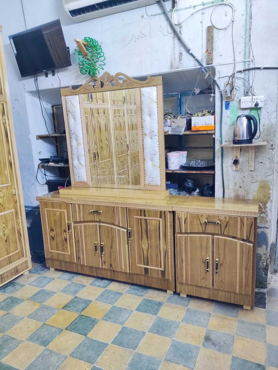 غرفه نوم جديد 
العنوان حسنكوي قرب جامع النور 
***********
***********
