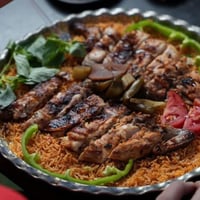 صائم ومشتهي دجاج وطعم مختلف بس اتصل واحنه نجيك وين ماجنت  يفتح الحجز ي...