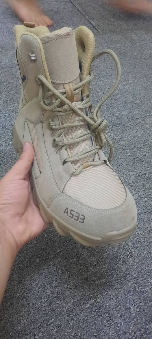 هذا حذاء Amblers AS33 العسكري التكتيكي المقاوم للماء باللون البيج. 
الجزء العلوي مصنوع من جلد النوبوك المحبب بالكامل المقاوم للماء. 
يحتوي على غشاء داخلي مقاوم للماء وجيد التهوية من نوع DRI-BLOC™. 
مزود بغطاء مطاطي مصبوب عند مقدمة الحذاء لمزيد من المتانة والحماية. 
يحتوي على نعل داخلي مريح ومبطن وقابل للإزالة من مادة البولي يوريثان. 
القياس ٤٣
السعر ٣٥ مع التوصيل
***********
