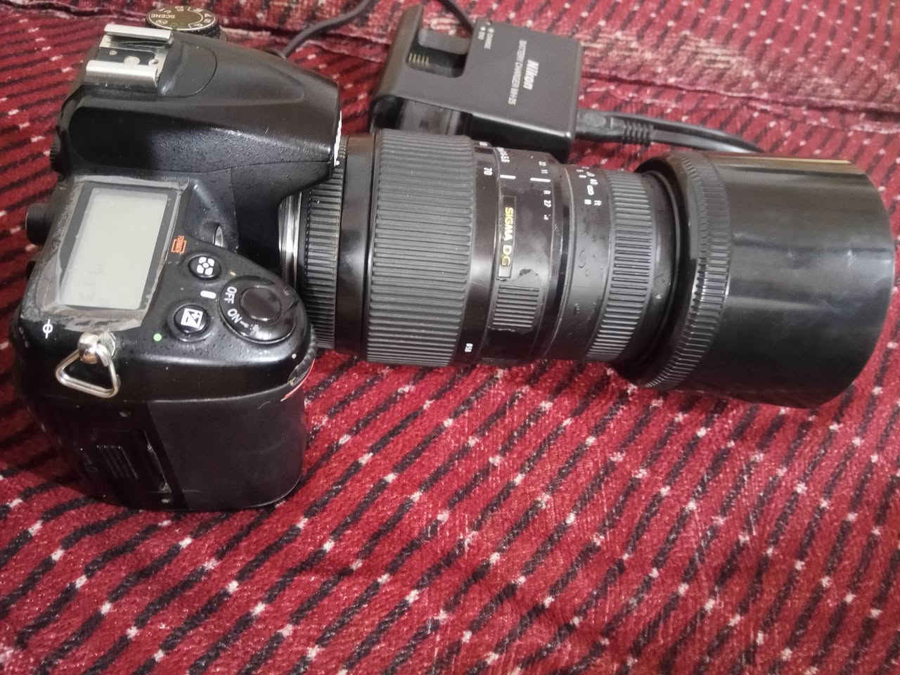 كامرة نيكون 7000dكامره نضيفة يجي وياها زوم رياضي 300.70 وملحقات يجي وياها 
1_ بطاريه اصلية
2_ شاحنه اصلية
3_جلاتين احمر 
4_ حزام كتف 
للتواصل ***********
