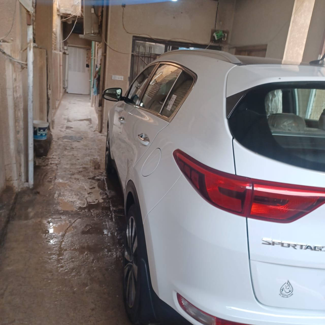 للبيع كيا سبورتج خليجي
موديل 2017 
بيها بارد بسيط 
تشغل عن بعد 
فتحت سقف بنوراما 
تبريد قطعتين 
ابواب بصمة 
صندوق كهرباء
مكلف بالنشر 
رقمها بغداد هذا رقم راعيها الشرعي 

‭0770 431 0839‬
