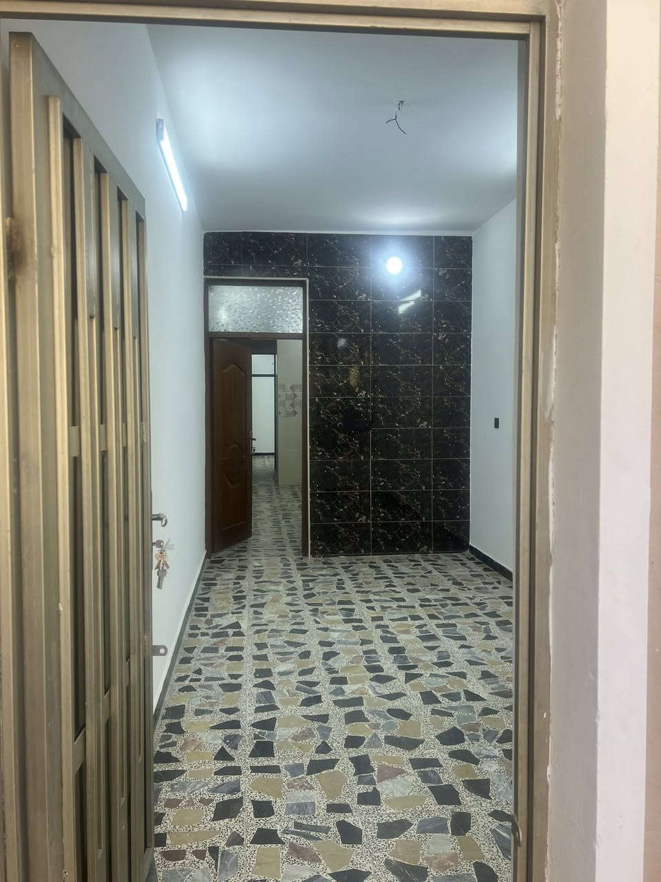 السلام عليكم
بيت للبيع المساحة 60 متر
3*20
الشعب مقابيل مصور الكنز بيت تسليم مفتاح
السعر 160 مكان مميز
***********
يرهم مراوس بيت قديم 100 اكثر عادي
