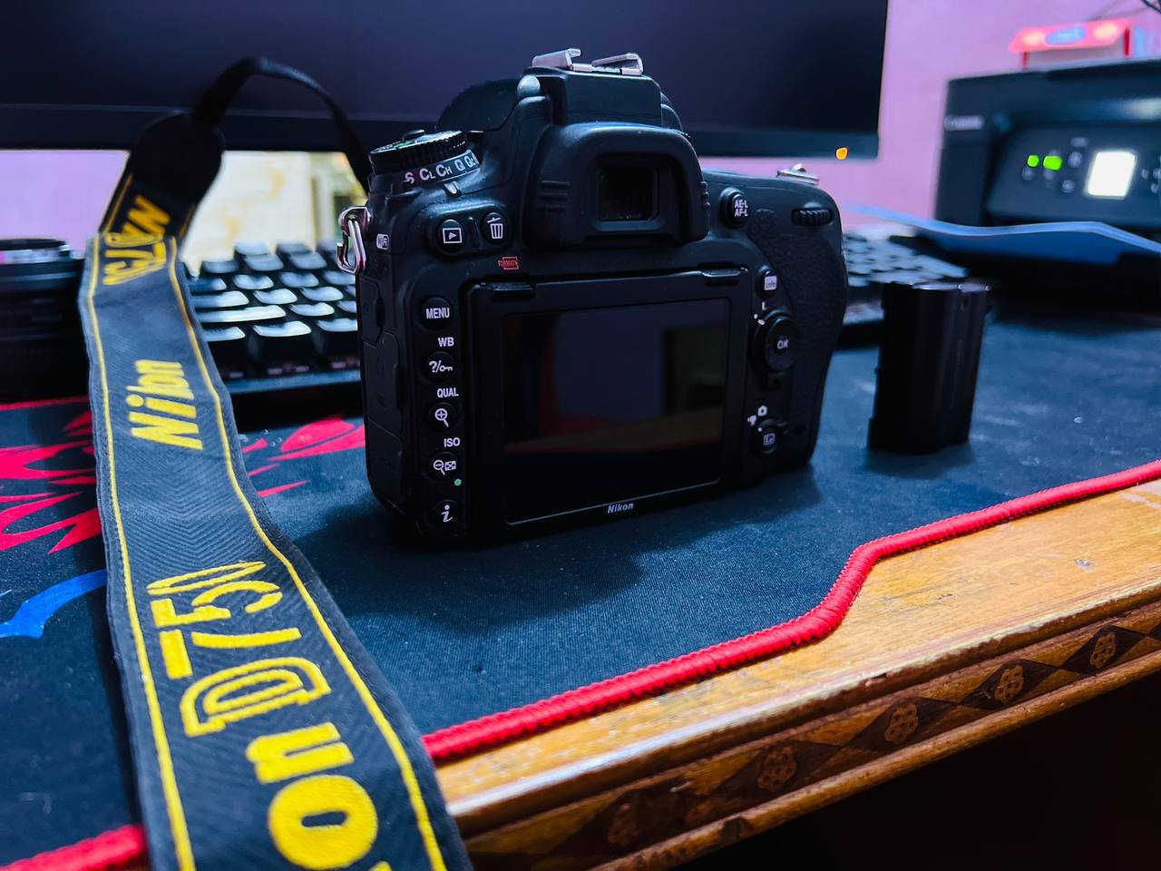 للبيع كاميرا نيكون D750  فول فريم نظافه 90٪ 
مكفوله من اي شيء 

مكاني... واسط.. قضاءالحي 
***********
