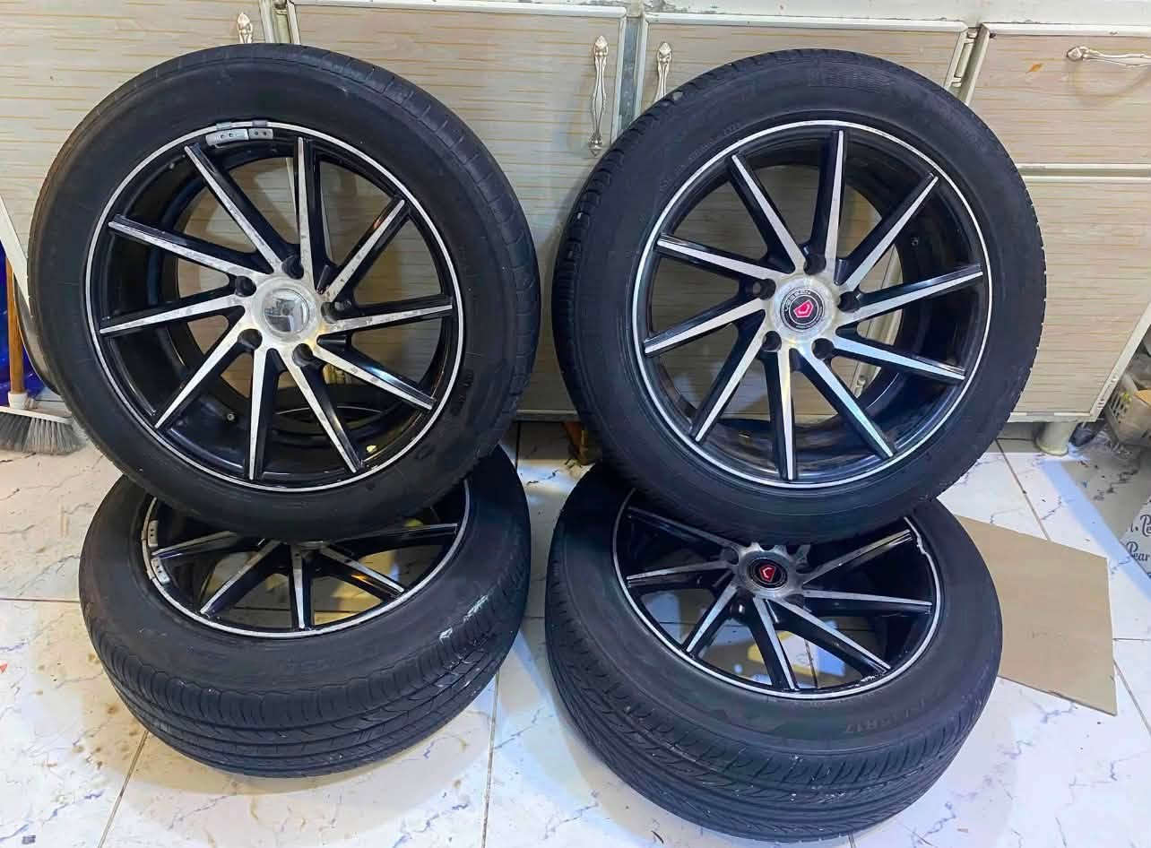 السلام عليكم

فتحه 120*5 يشتغل بي ام دبيلو 

تخم وياله فويسن حجم 17 

بدون فطر او لحيم 

مع تايرات 215/55/17 

السعر 75قفلهن مكاني ناصريه مكفول
***********
