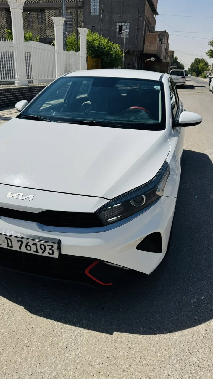 السلام عليكم سيراتو 22 خليجي مكفوله ويل كب لايت زنون محرك 16 ماشيه 100 رقم انكليزي للبيع 165 وبيه مجال ***********
