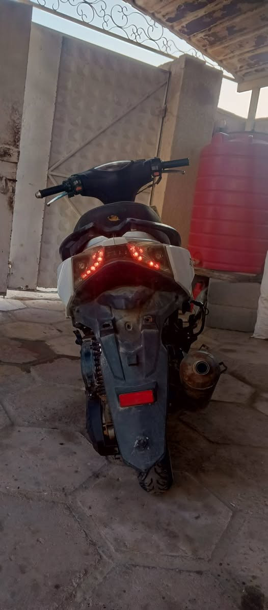 السلام عليكم دراجه fs مكينه ماكس مافتوحه الدراجه شغاله بس انه ابيع كوم حديد السعر 200 الف وبيها مجال قليل المكان ابو صخير الرقم ***********
