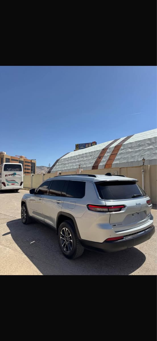 ‏‎جيب كراند شيروكي LIMITITID.L موديل : 2023
السعر :230 
اللوان : سلفر 
عداد المسافة :22 الف كم 
حجم المحرك : 3.6L V6 (6.سلندر)
السياره وارد أمريكي  ✅
ملاحطة السيارة : 3 قطعة  صبغ 🔴 فقط و اثنين مكان PDR بدون  نقطه دواخل 
سياره بچم كبس بدون دواخل 
شاصى+ لغد + بطانه+ راديتر + تكم + رادار  كله مكفول ✅ 
‏‎
المواصفات : 𝐋𝐈𝐌𝐈𝐓𝐄𝐃.𝐋
‏‎
فــول فــول مواصــفــات 1/1 ماعاد فتحه 

دةبل اكسل : 𝟒𝐱𝟒
كيج الكتروني
ابواب بصمة 
‎بصمة تشغيل 
تشغيل عن بعد(𝐑𝐞𝐦𝐨𝐭𝐞 𝐒𝐭𝐚𝐫𝐭)
خمس كاميرات  360 درجه 
اوتو پارك 
شاشة دشبول ديجيتال
شحن وايرليس
اوتو ستارت(𝐀𝐮𝐭𝐨 𝐒𝐭𝐚𝐫𝐝)
 اوتو ستوب(𝐀𝐮𝐭𝐨 𝐒𝐭𝐨𝐩) 
‎رادار امامي ( تحديد مسار )
‎رادار جانبي  ( نقاط عمياء )
‎رادار خلفي ( التحذير من الاصطدام )
‎حساسات امامي
‎حساسات جانبي 
‎حساسات خلفي 
كشنات جلد 
‎كشنات كهربائي
‎كشنات خزن+ميموري 
‎كشنات تبريد
‎كشنات تدفئة
تحكمات اسيرين
‎استيرن تدفئة
‎تبريد لمس
‎تبريد مركزي
 ‎صندوق شفط كهربائي 
لايتات 𝐋𝐞𝐝 عدسة زينون
بلوجكتوات 𝐋𝐞𝐝 
بكلايتات 𝐋𝐞𝐝 
‎ويل كروم
 
وبعد هواية مواصفات…
‏‎تفاصيل اكثر الاتصال علی ارقام التاليه 

‏ WhatsApp - Vibir 
***********☎️‏‎

عنوان📍عقره اكر, نينوى
