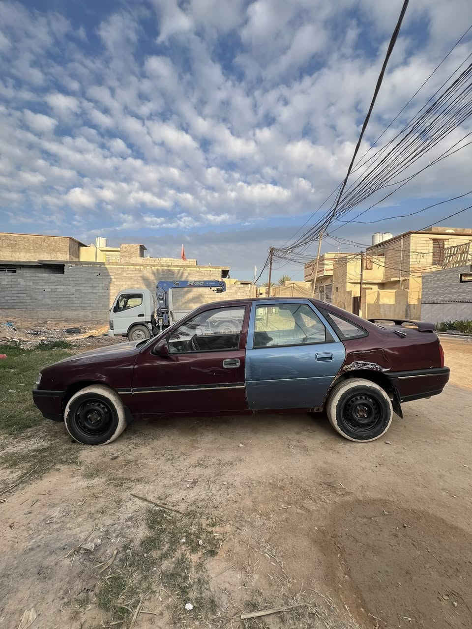 لسلام عليكم سيارة أوبل فكترا للبيع موديل 1991 مشروع وطني سنوية نهاية ٢٦ راعيها موجود السيارة كلشي ما بيها بس الباب وضربة خفيفة مثل ما موضح بالصورة مكاني كربلاء السعر ٢٥ وبيها مجال للاستفسار ***********
