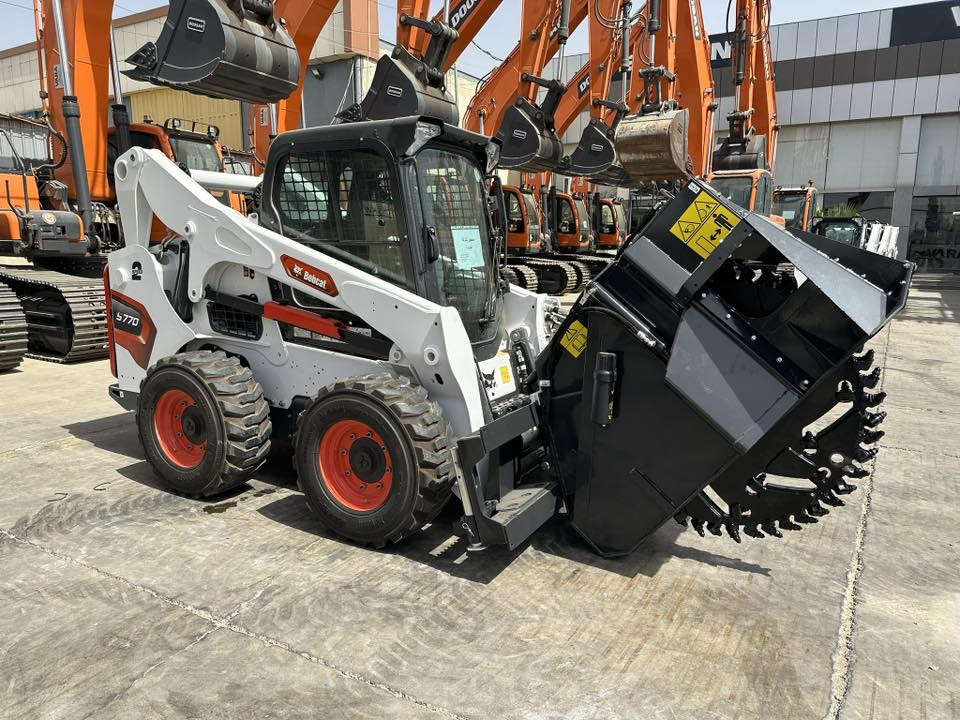 شفل بوبكات حجم s770 مع منشار موديل ٢٠٢٤ صفر، ضمان سنة او ١٠٠٠ ساعة متوفر  للمزيد من المعلومات اتصل على رقم ***********-***********
