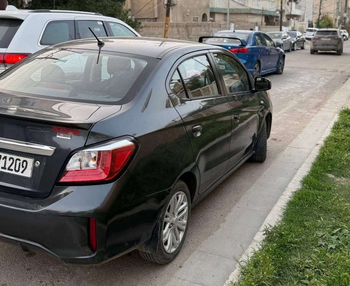 السلام عليكم 
متسيوبيشي ميراجg4
موديل 2024بلاتينيوم
ماشيه 27 الف فقط 
رقم بغداد دولي الجديد و هزة جديدة 

السيارة كلين بدون صبغ 
ضرر خفيف عدلته بارد صور امريكا مرفقه بالمنشور 
موصفات السياره
شاشه جبيره+ كامره خلفي
بلتوث+ كار بلي
رادار توقف ذاتي
مثبت سرعه
مانع انزلاق 
اواكس شحن
بك لايت لد
نظام ايكو وسبورت
تحكم مري كهرباء
تحكم ستيرن كامل
ويل كب
3 سلندر 1200
سيارة اقتصادية تبريد ثلج انسى صرف البنزين 
الشراي يتصل تحياتي للجميع 
مكانها بغداد 
***********
