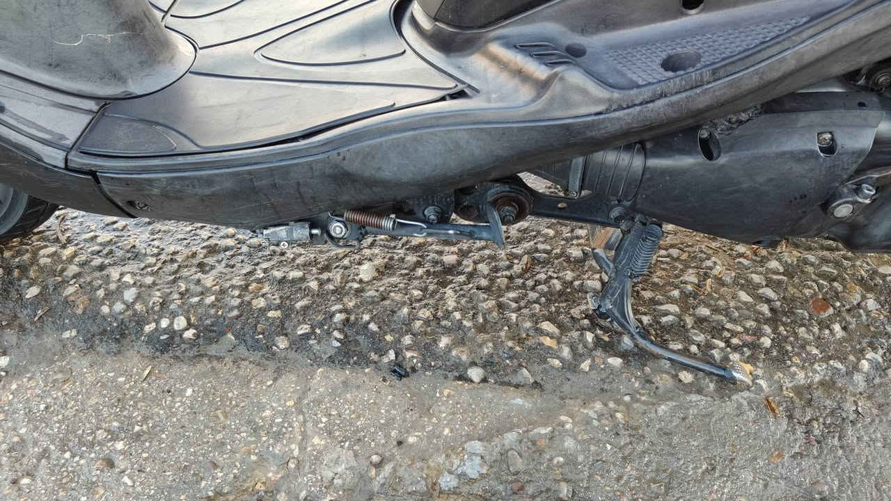 سلام عليكم لكزز 2013 كفالة عامة بلادية الدراجة السعر 1300وبيهة مجال  ***********
