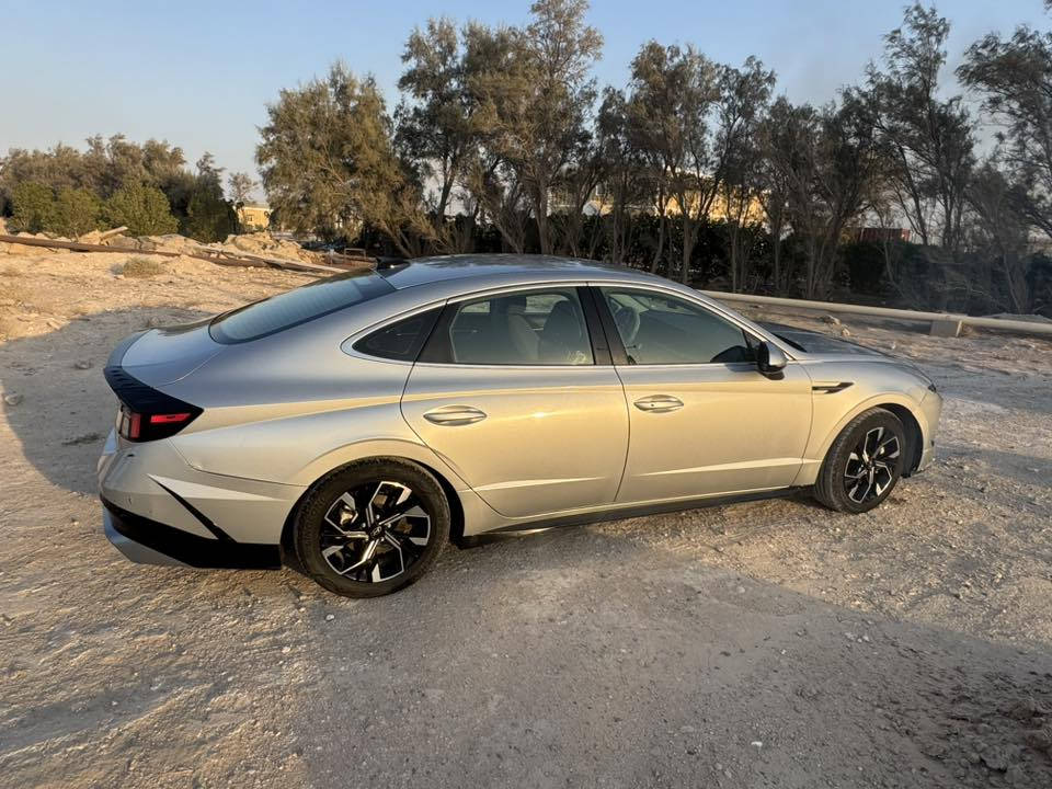 سوناتا2024 رقم بغداد
فول ماعده الفتحة
بصمة تشغيل عن بعد 
محرك 2500cc
 بأسمي 
"85000كيلو ماشي
لايت وبكلايت LED
رادار امامي 
لايت زنون بلاد 
توقف ذكي 
اوتو هولد 
سايد بريك بصمة 
تحديد مسار 
نظام قيادة تلقائية 
تحكمات ستيرن كاملة
كير بالستيرن
شاشة وكامرة 
نظام آبل كار بلي 
‏GPS خرائط
كشن كهرباء 
تدفئة وتبريد كشنات 
ويل كب كبير 17 انش
صور حادثهه مرفقه كفالة للسيارة حر السيارة باسمي مقفولة من عدد الدعامية الأمامية
سعره $198السيارة بالبصرة 
للاتصال:***********
